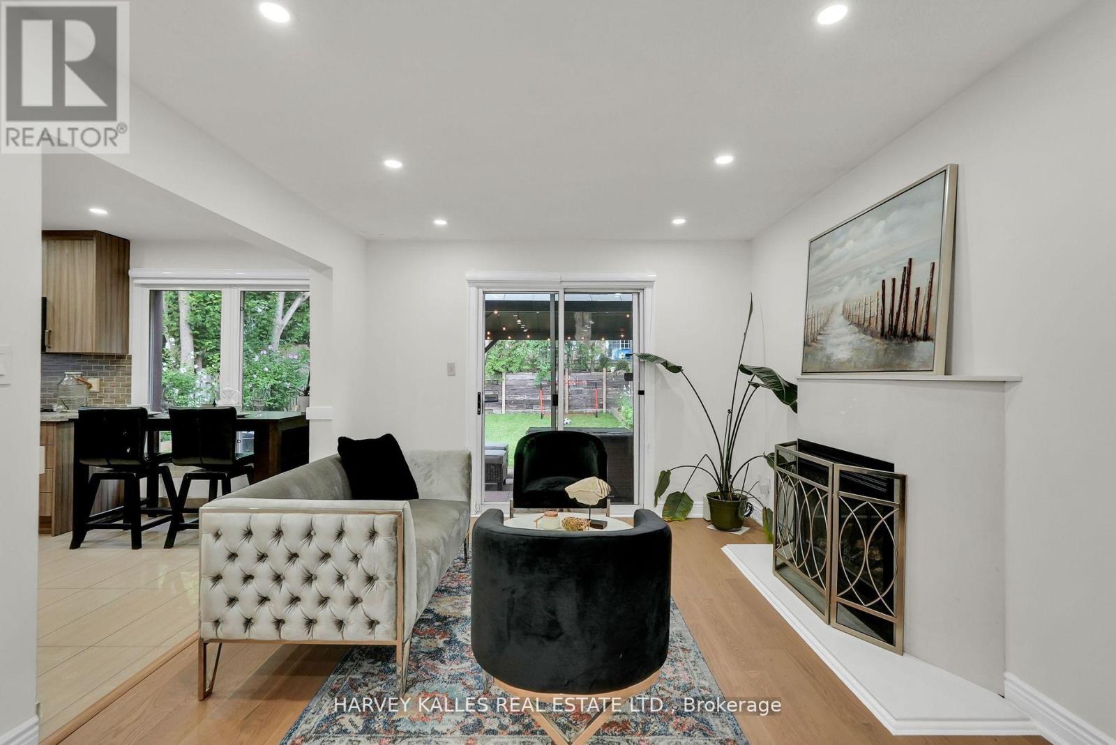 Photo 6 of 36 Aberfeldy Crescent, Markham ON