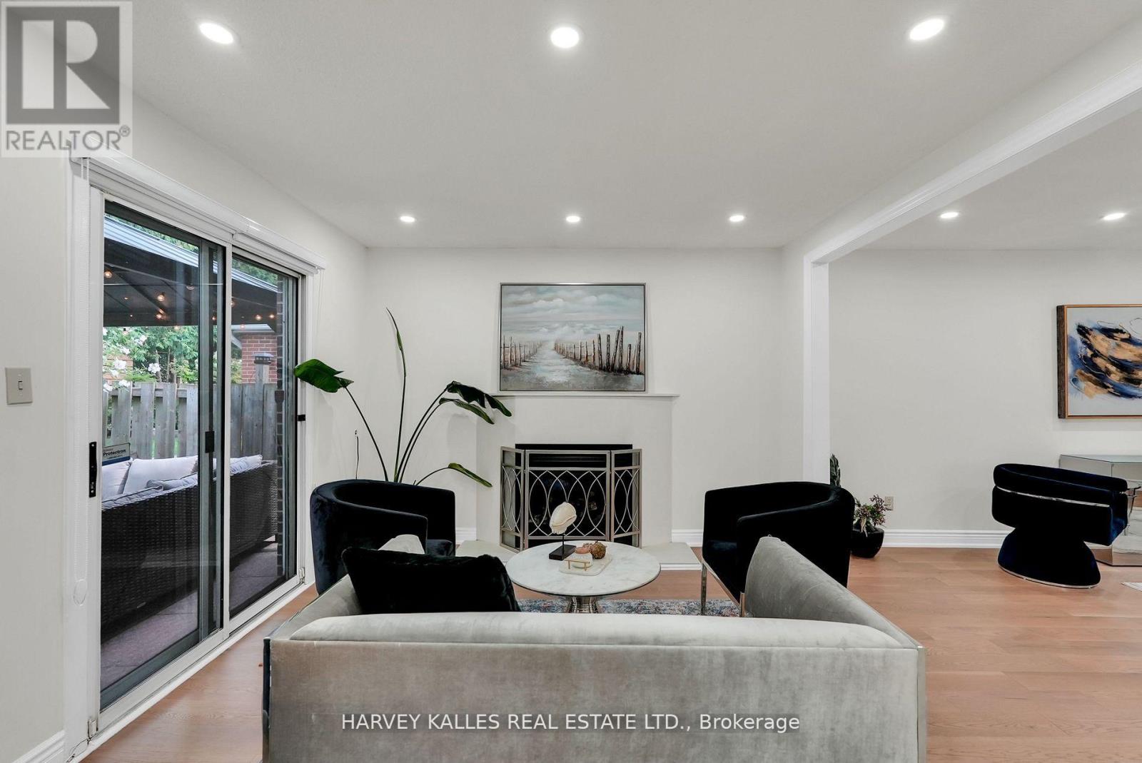 Photo 8 of 36 Aberfeldy Crescent, Markham ON