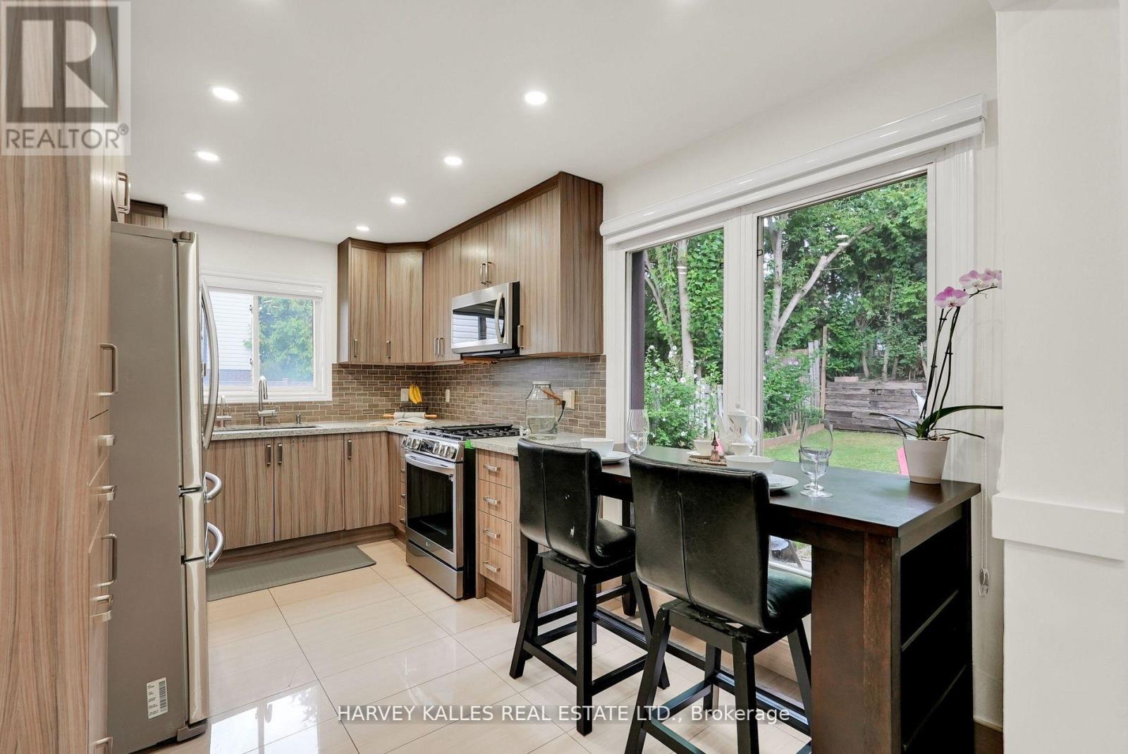 Photo 9 of 36 Aberfeldy Crescent, Markham ON
