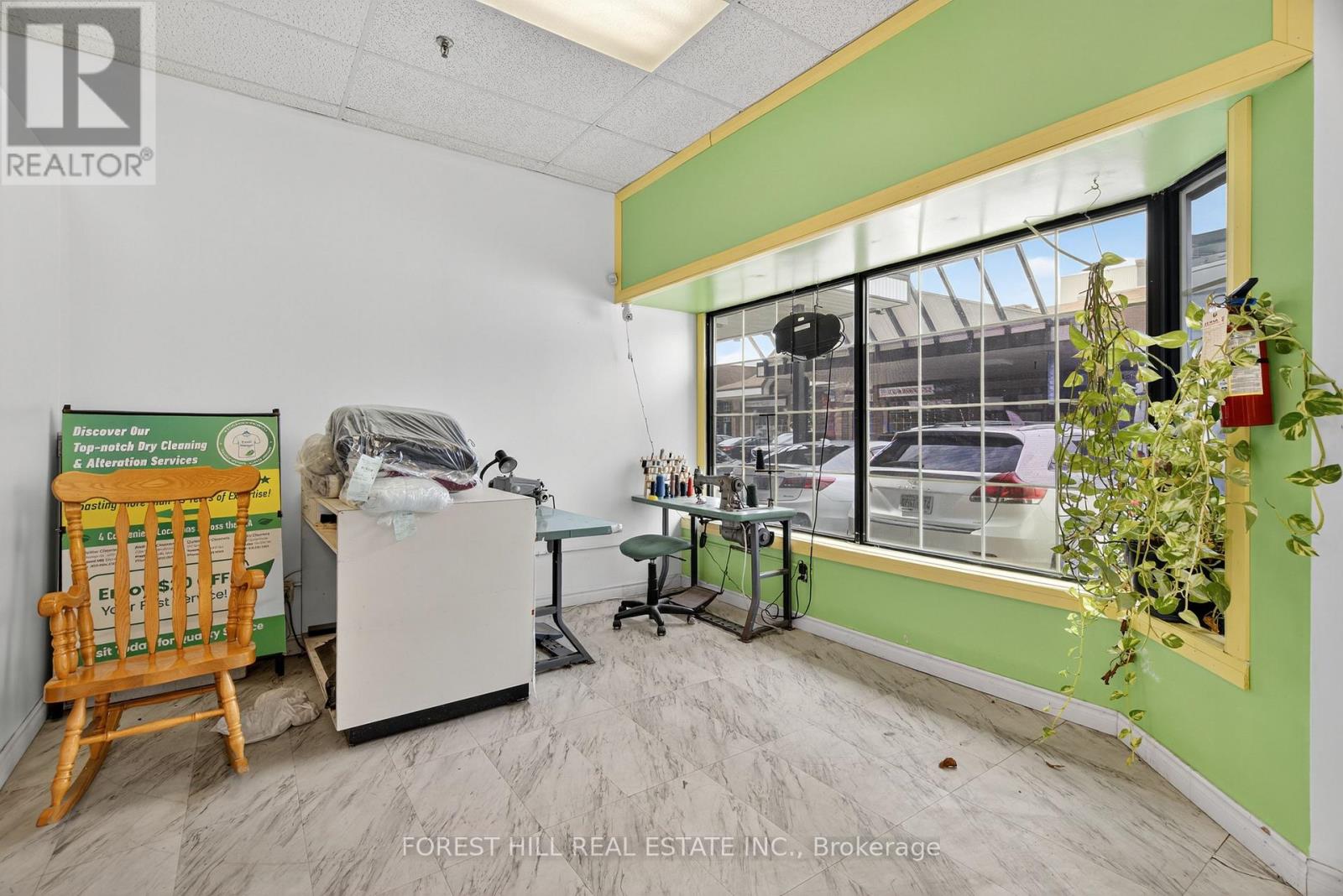 Photo 3 of 15 2354 Major Mackenzie Drive N, Vaughan ON