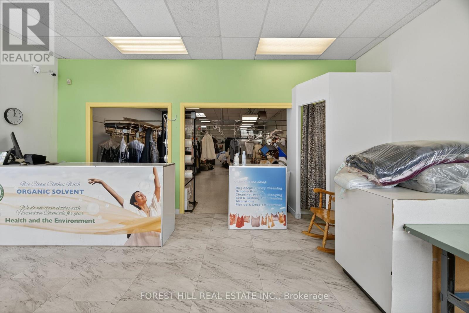 Photo 4 of 15 2354 Major Mackenzie Drive N, Vaughan ON