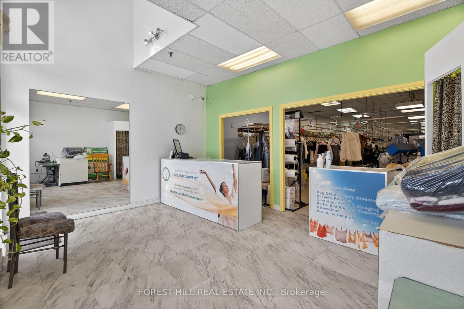 Photo 5 of 15 2354 Major Mackenzie Drive N, Vaughan ON