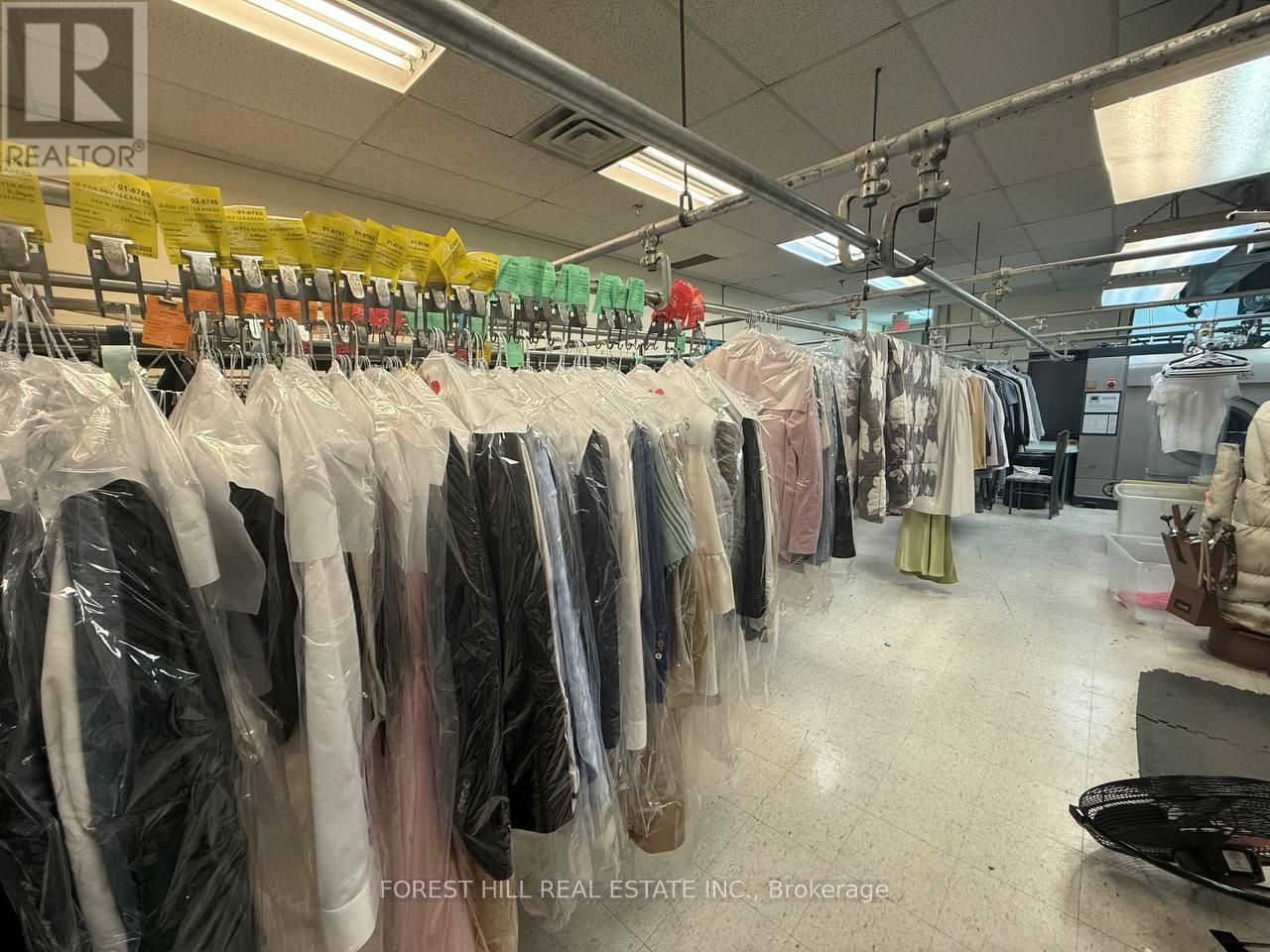 Photo 6 of 15 2354 Major Mackenzie Drive N, Vaughan ON