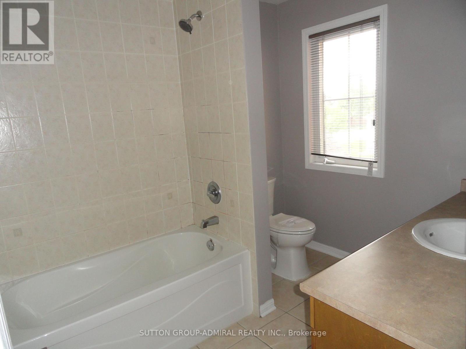 Photo 17 of 25 Cliff Gunn Road, Newmarket ON