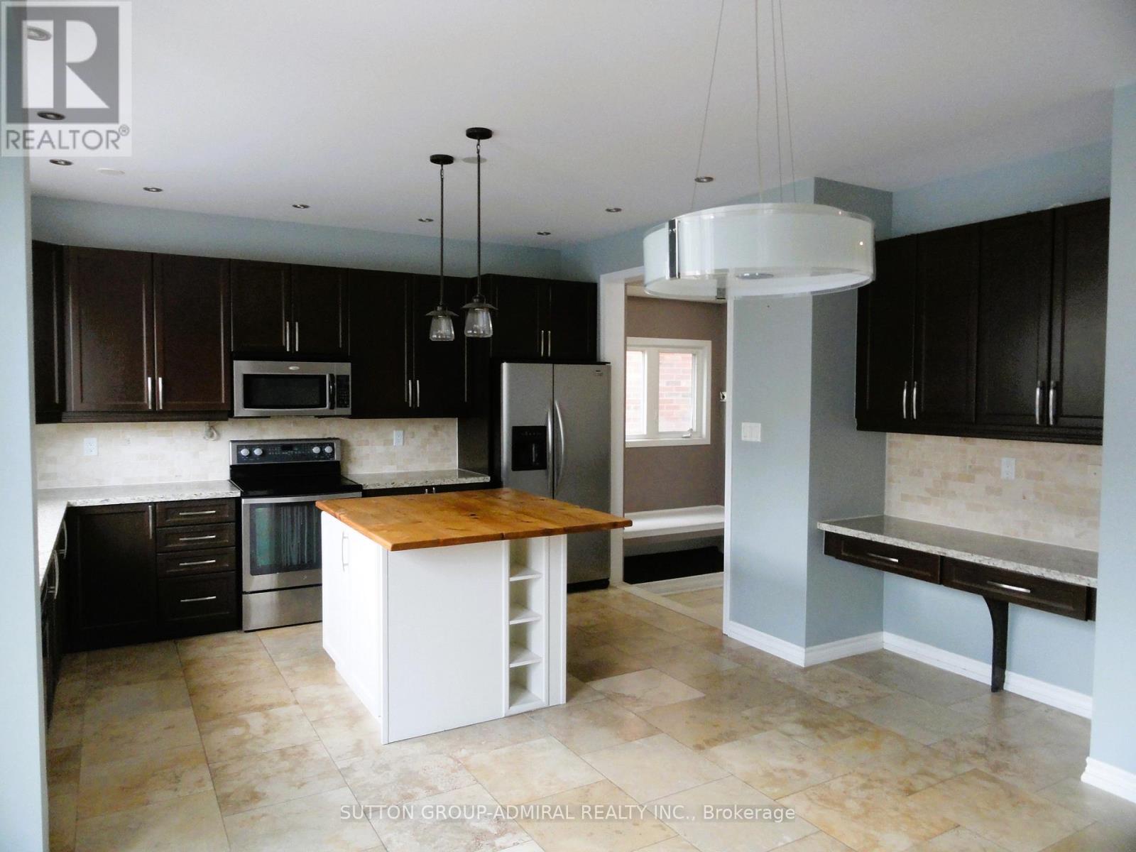 Photo 8 of 25 Cliff Gunn Road, Newmarket ON
