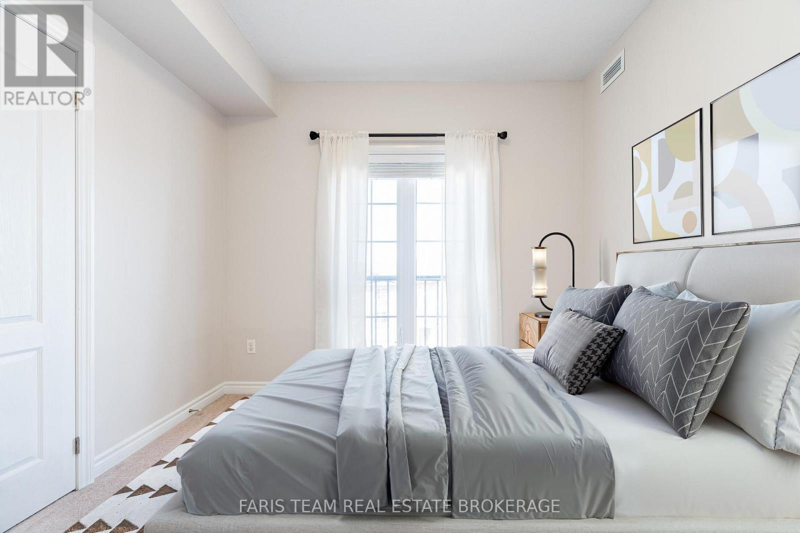 Photo 19 of 301 39 Ferndale Drive S, Barrie ON