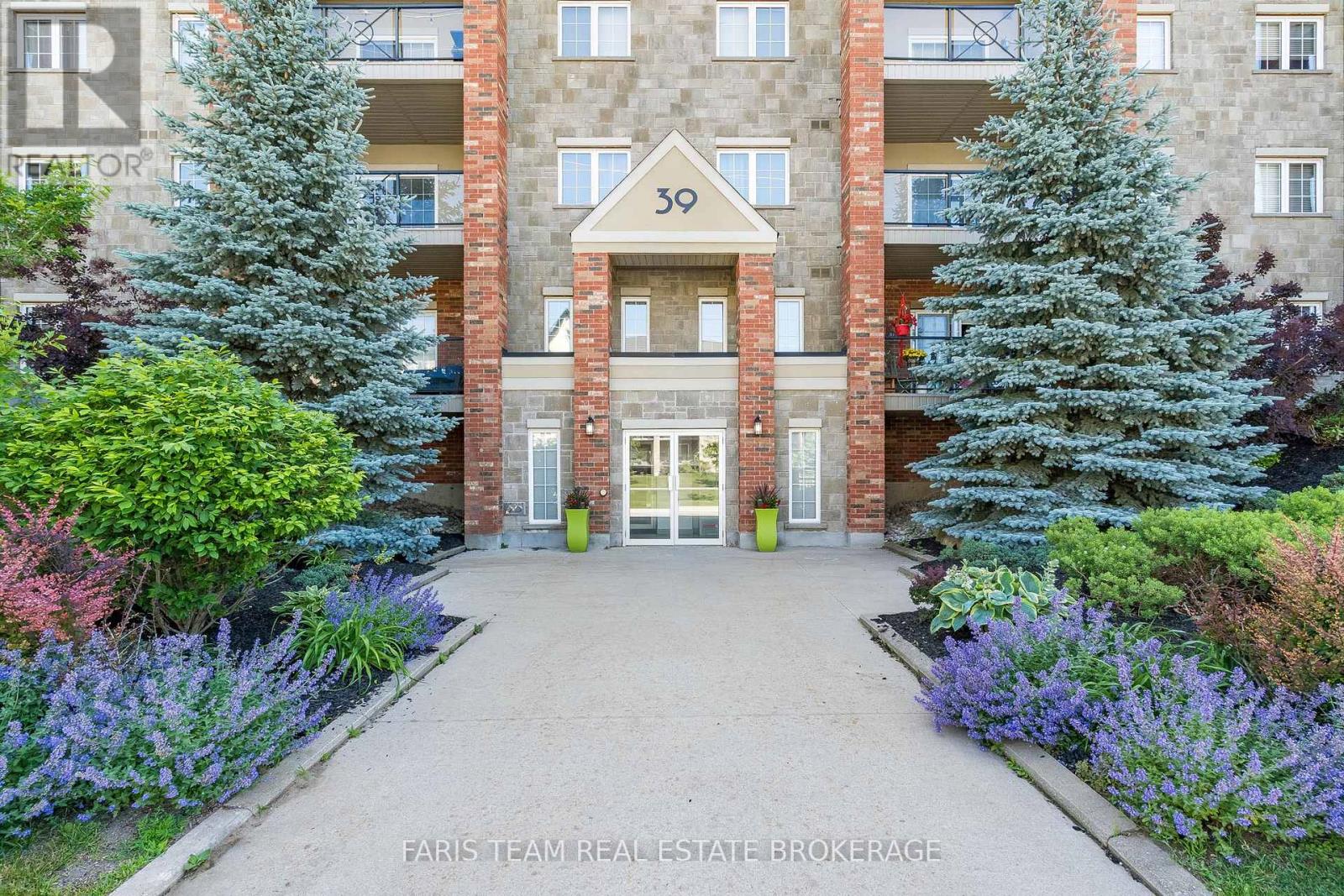 Photo 2 of 301 39 Ferndale Drive S, Barrie ON