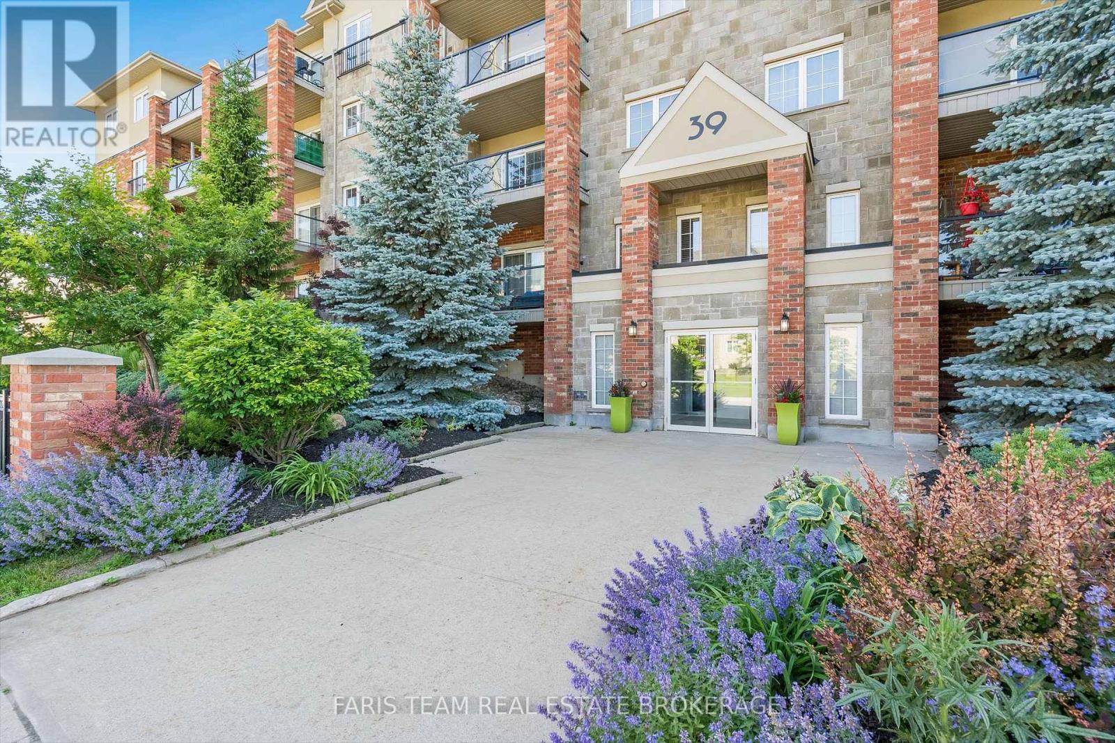 Photo 3 of 301 39 Ferndale Drive S, Barrie ON