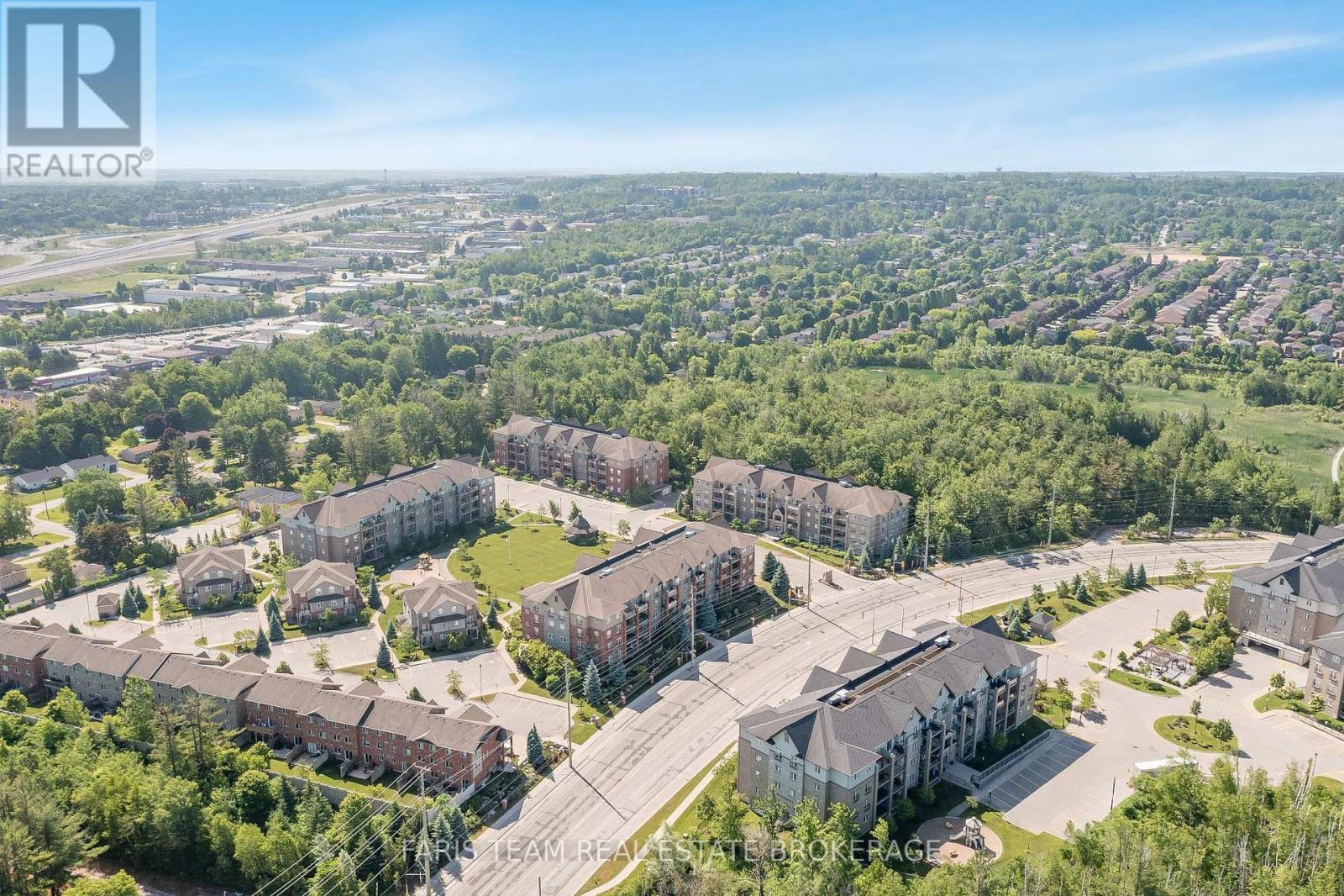 Photo 33 of 301 39 Ferndale Drive S, Barrie ON