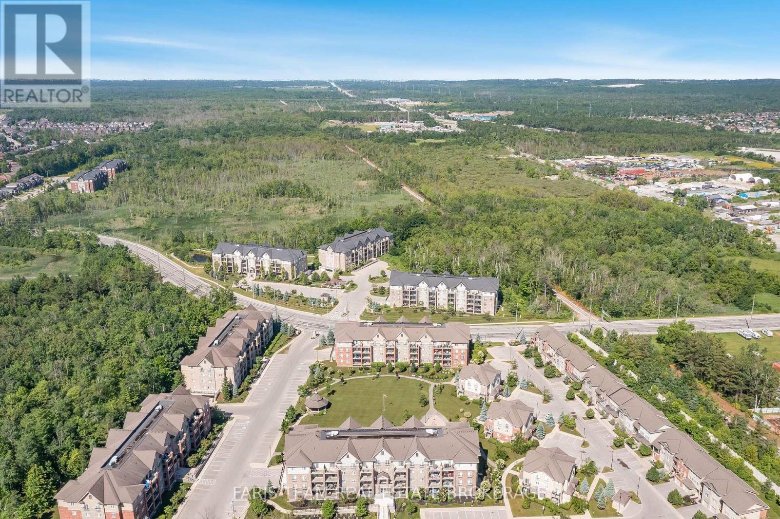 Photo 34 of 301 39 Ferndale Drive S, Barrie ON