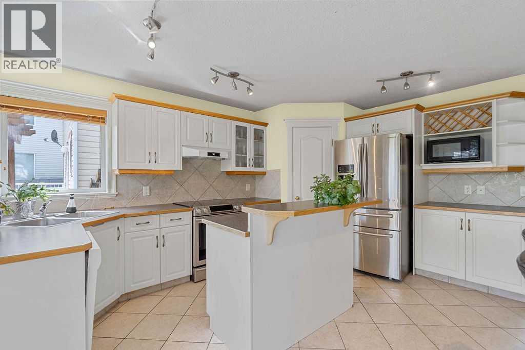 Photo 10 of 175 Panorama Hills Close Nw, Calgary AB