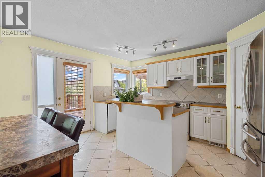 Photo 9 of 175 Panorama Hills Close Nw, Calgary AB