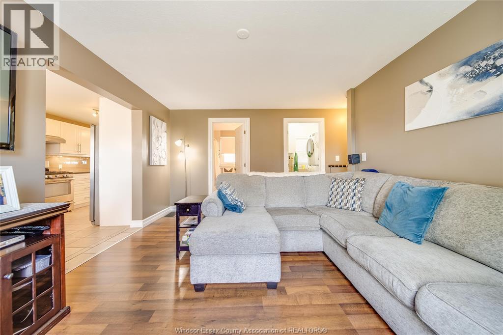 Photo 8 of 134 Queen Street, Harrow ON