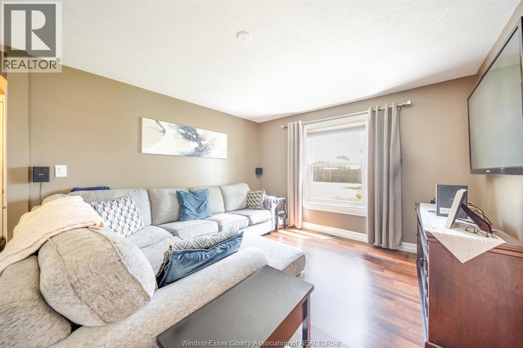 Photo 6 of 134 Queen Street, Harrow ON