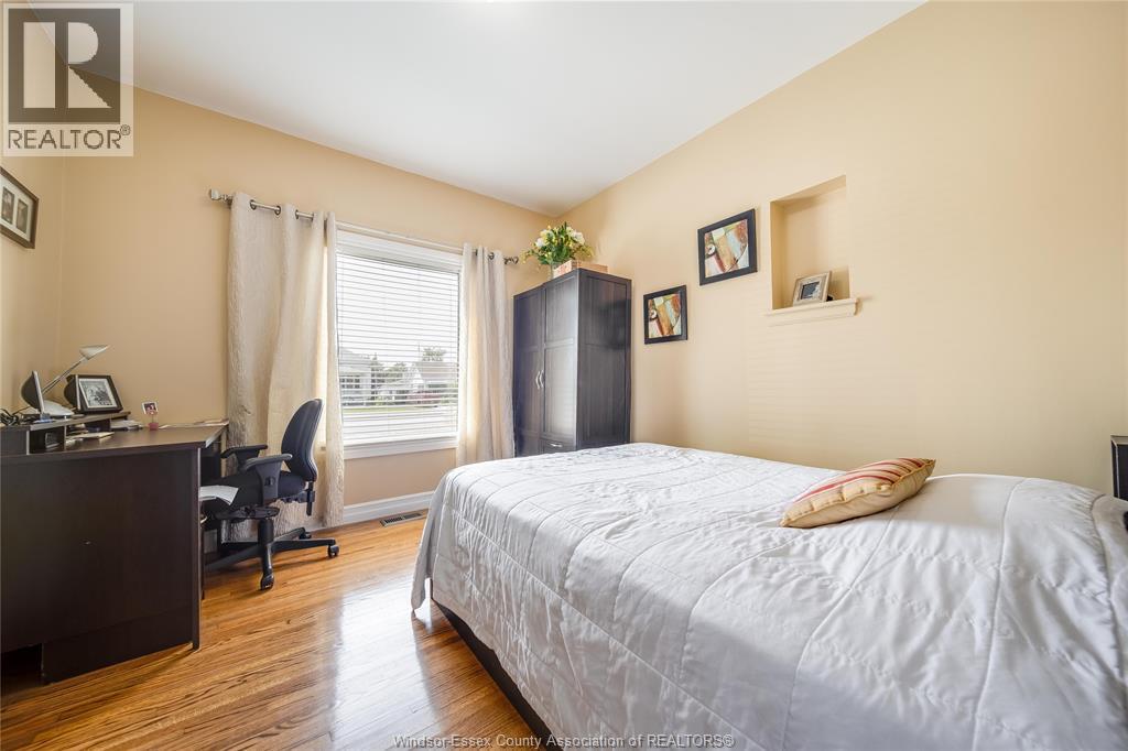 Photo 22 of 134 Queen Street, Harrow ON