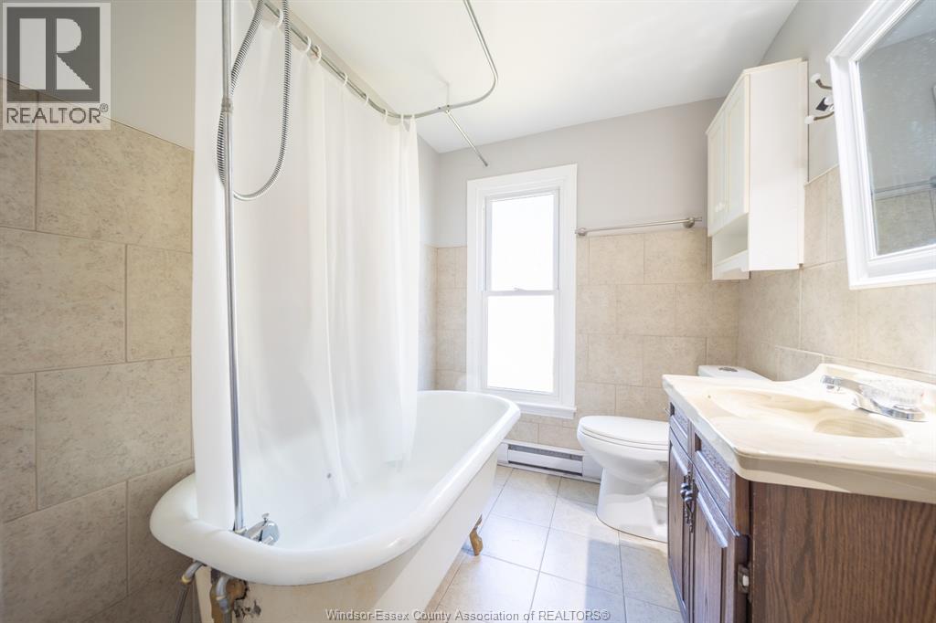Photo 35 of 134 Queen Street, Harrow ON