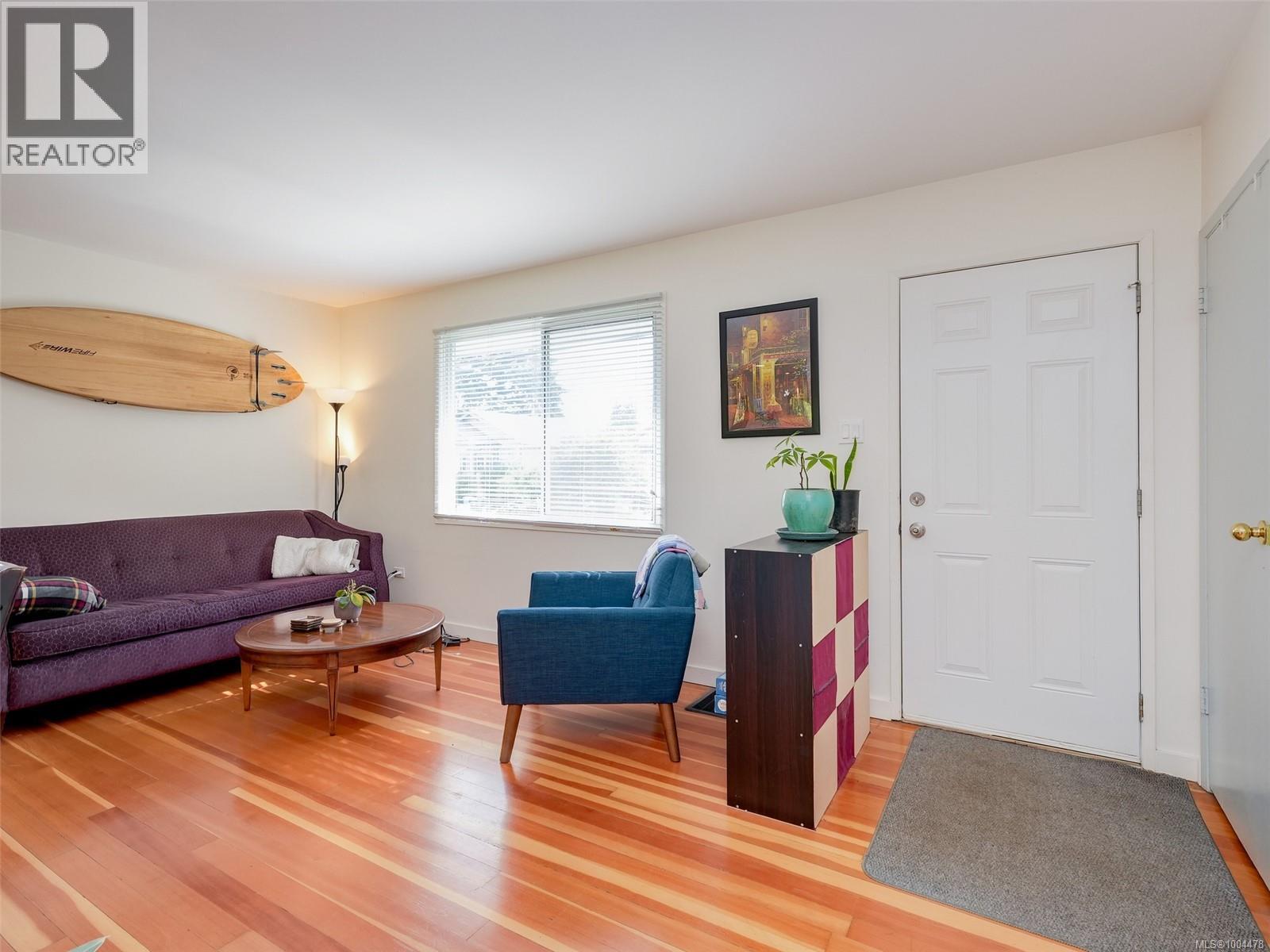 Photo 6 of 1728 Foul Bay Rd, Victoria BC