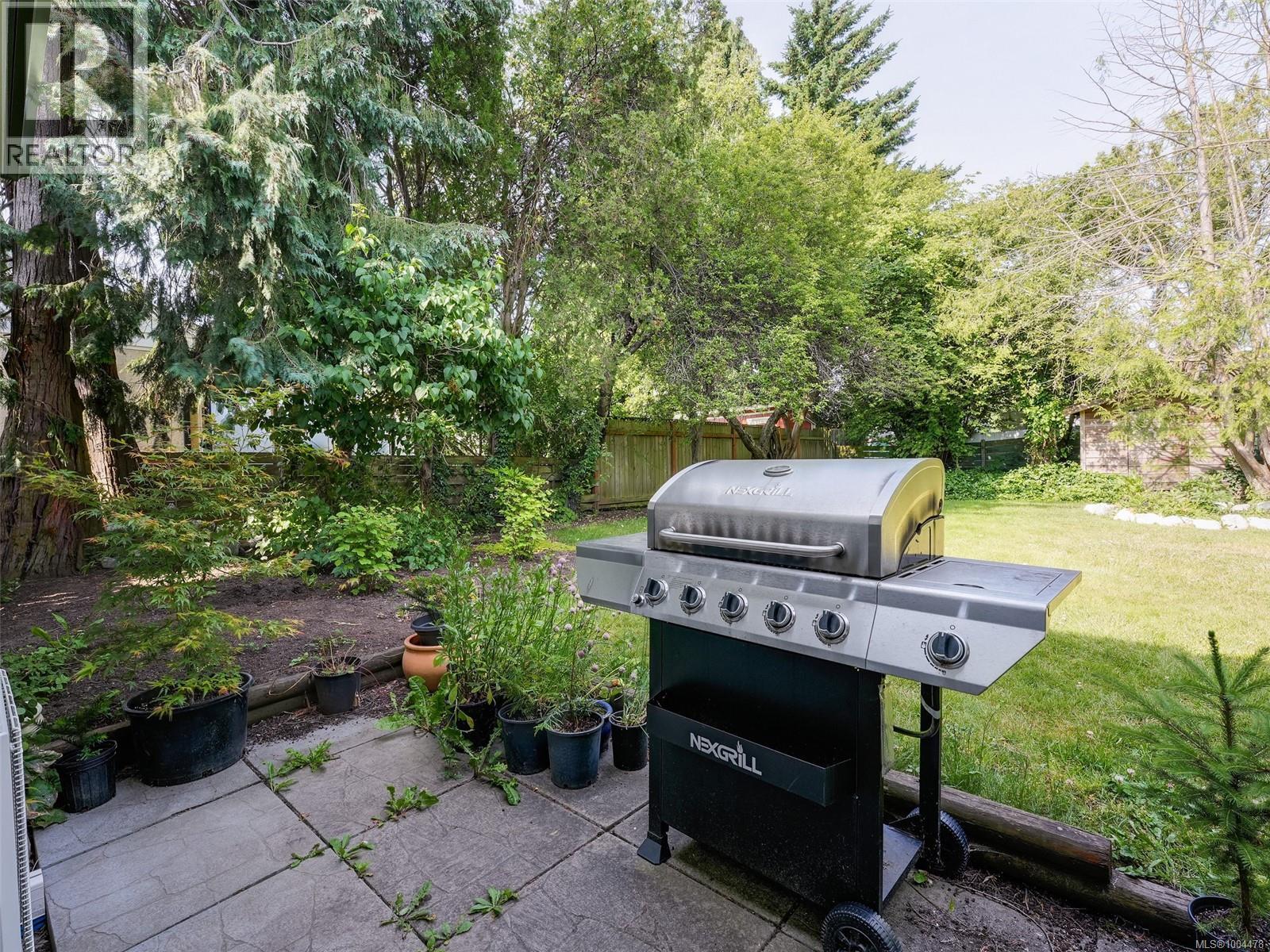 Photo 21 of 1728 Foul Bay Rd, Victoria BC