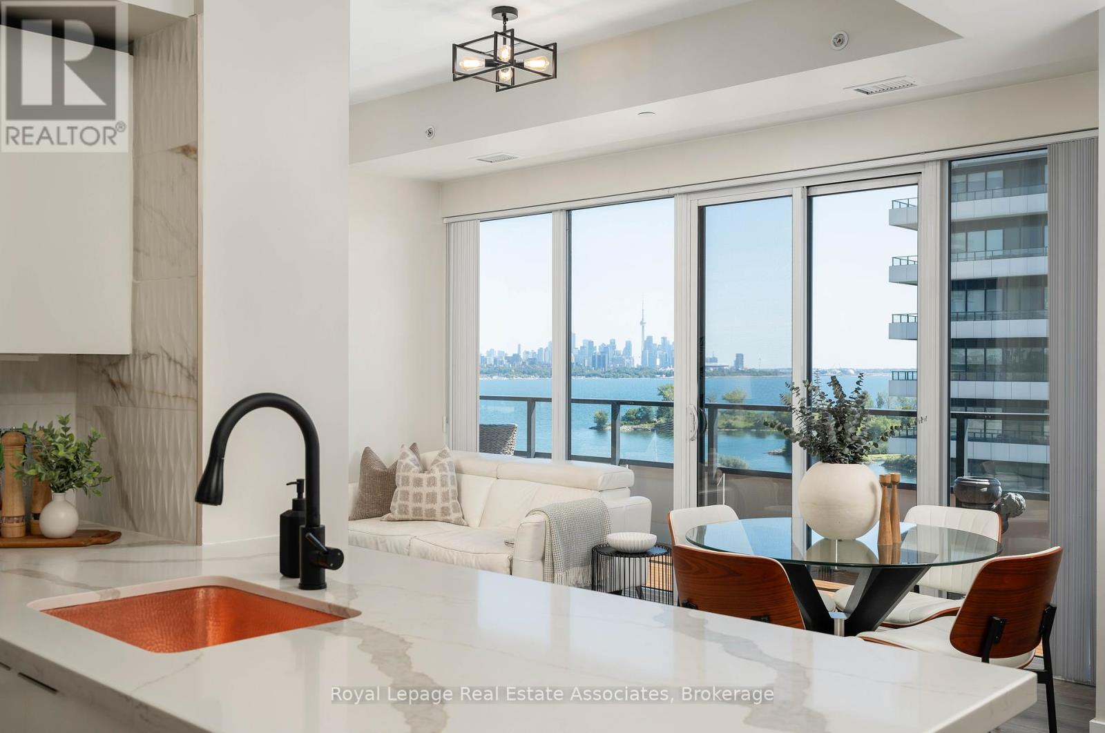 Photo 1 of 916 30 Shore Breeze Drive, Toronto ON