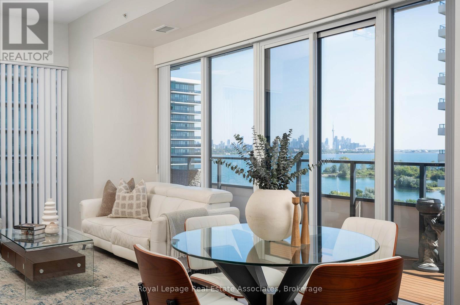 Photo 10 of 916 30 Shore Breeze Drive, Toronto ON