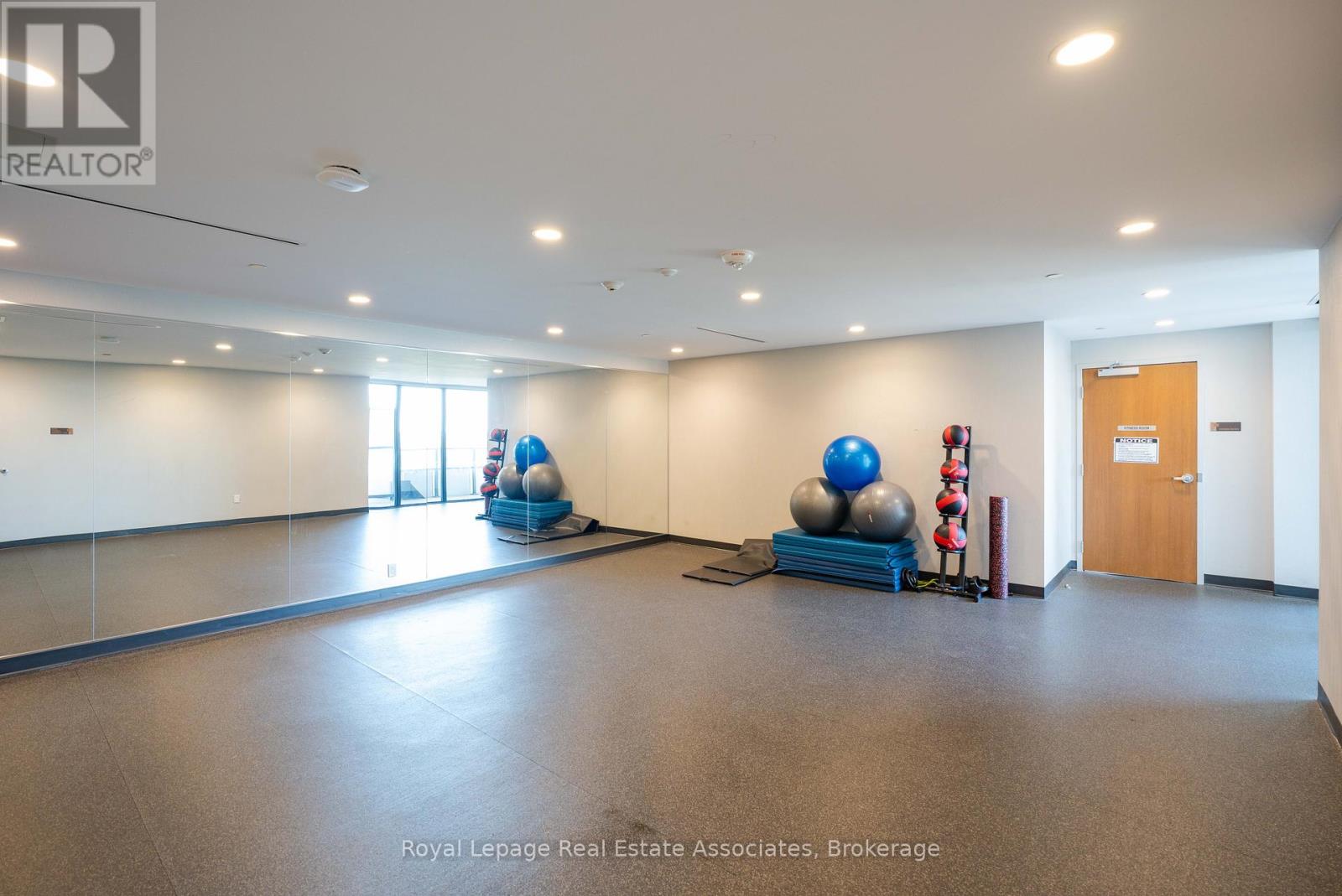 Photo 33 of 916 30 Shore Breeze Drive, Toronto ON