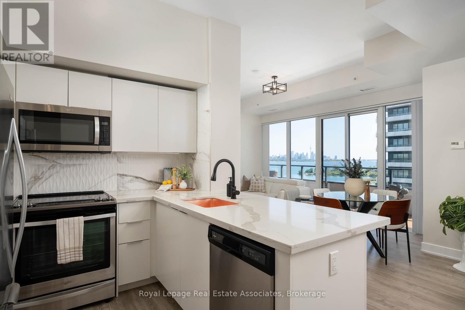 Photo 4 of 916 30 Shore Breeze Drive, Toronto ON