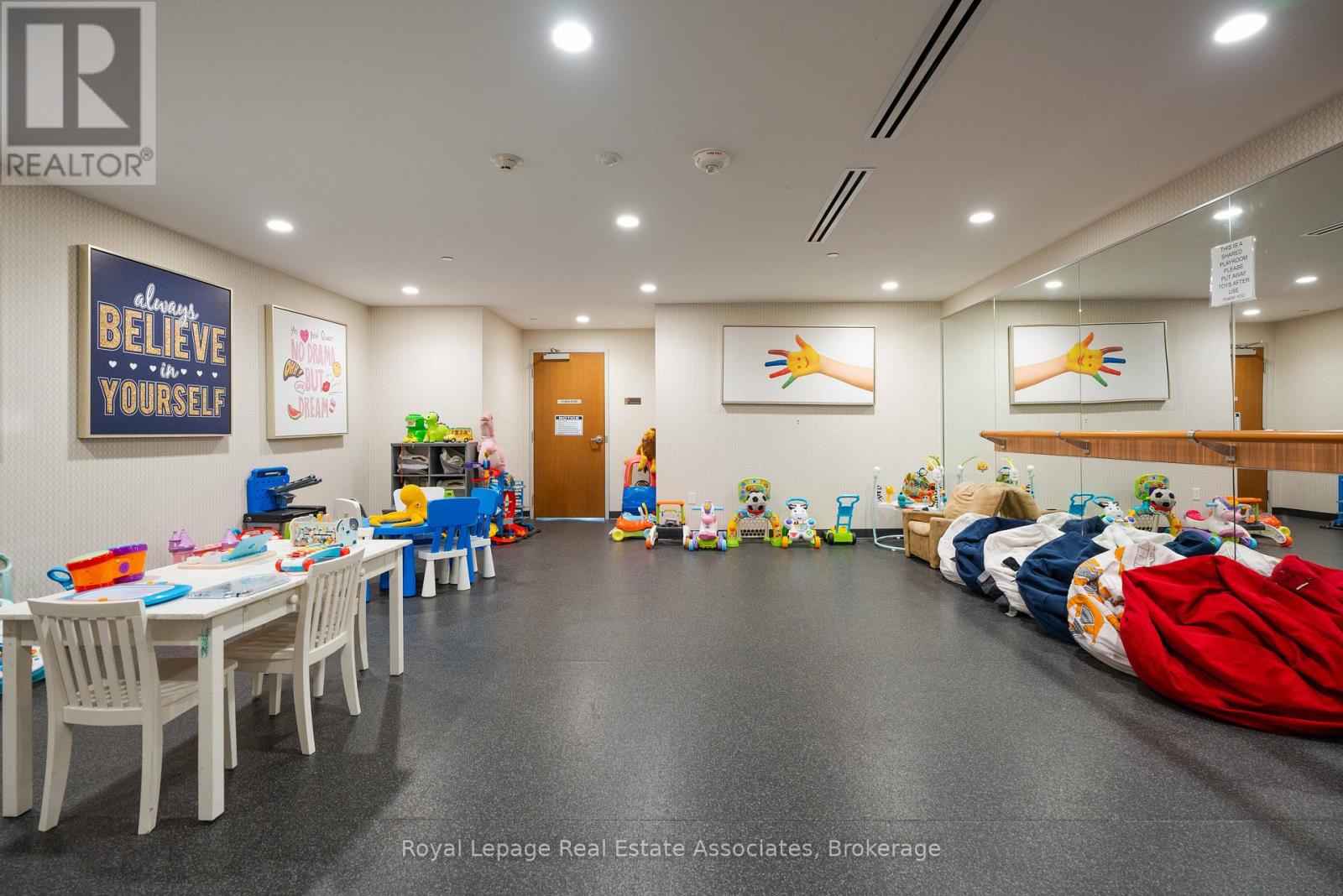 Photo 41 of 916 30 Shore Breeze Drive, Toronto ON