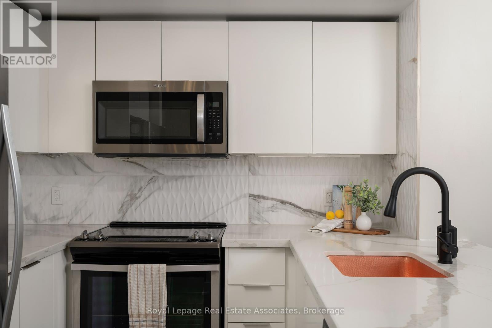 Photo 6 of 916 30 Shore Breeze Drive, Toronto ON