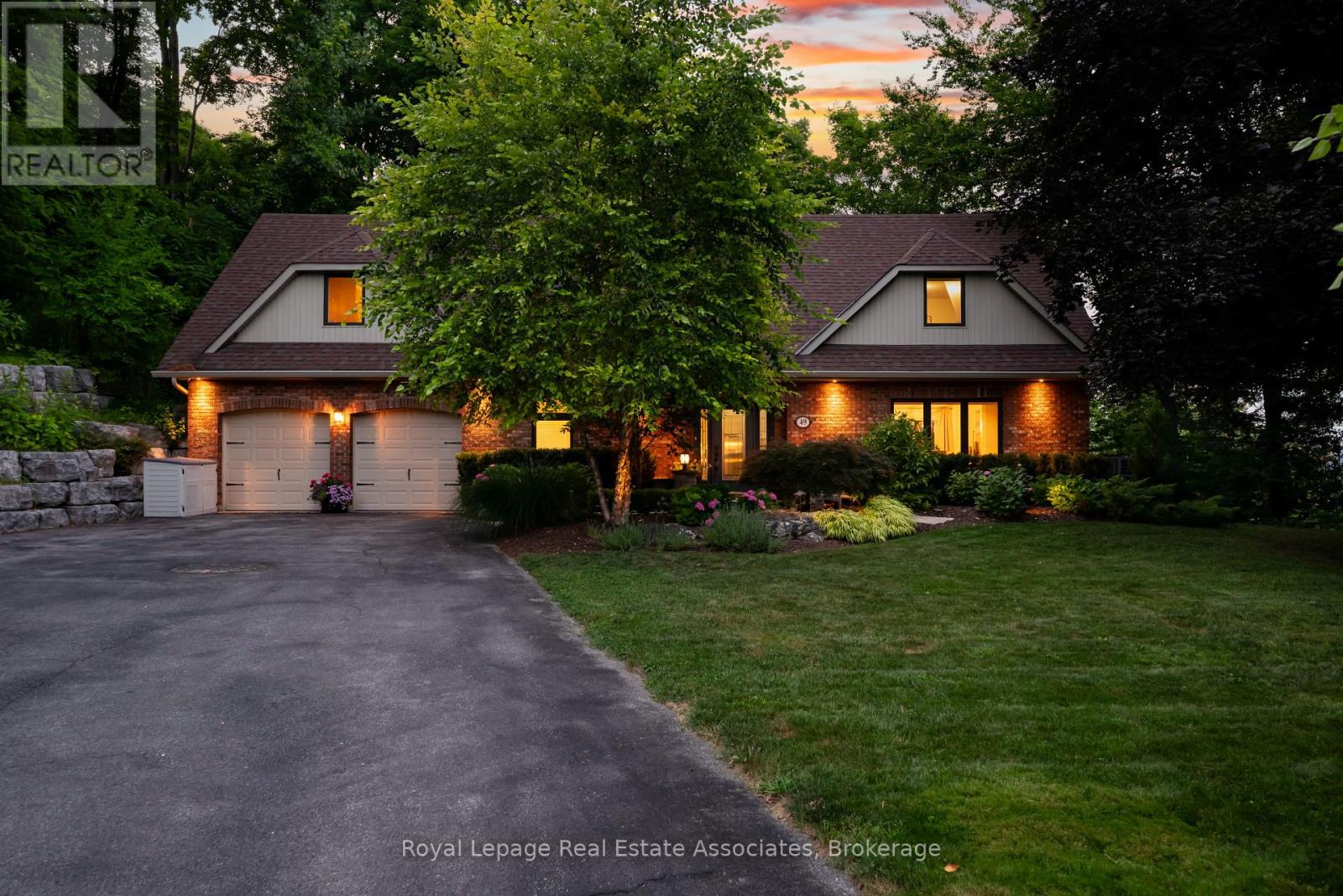 Photo 1 of 49 Wildwood Road, Halton Hills ON
