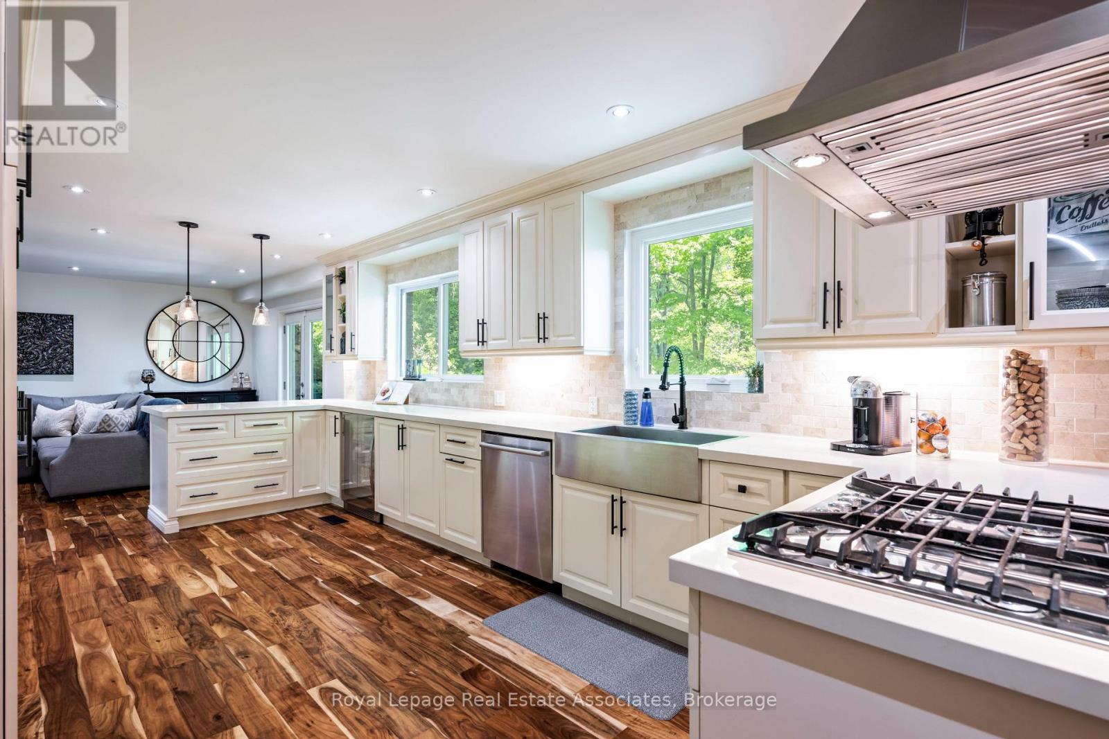 Photo 11 of 49 Wildwood Road, Halton Hills ON