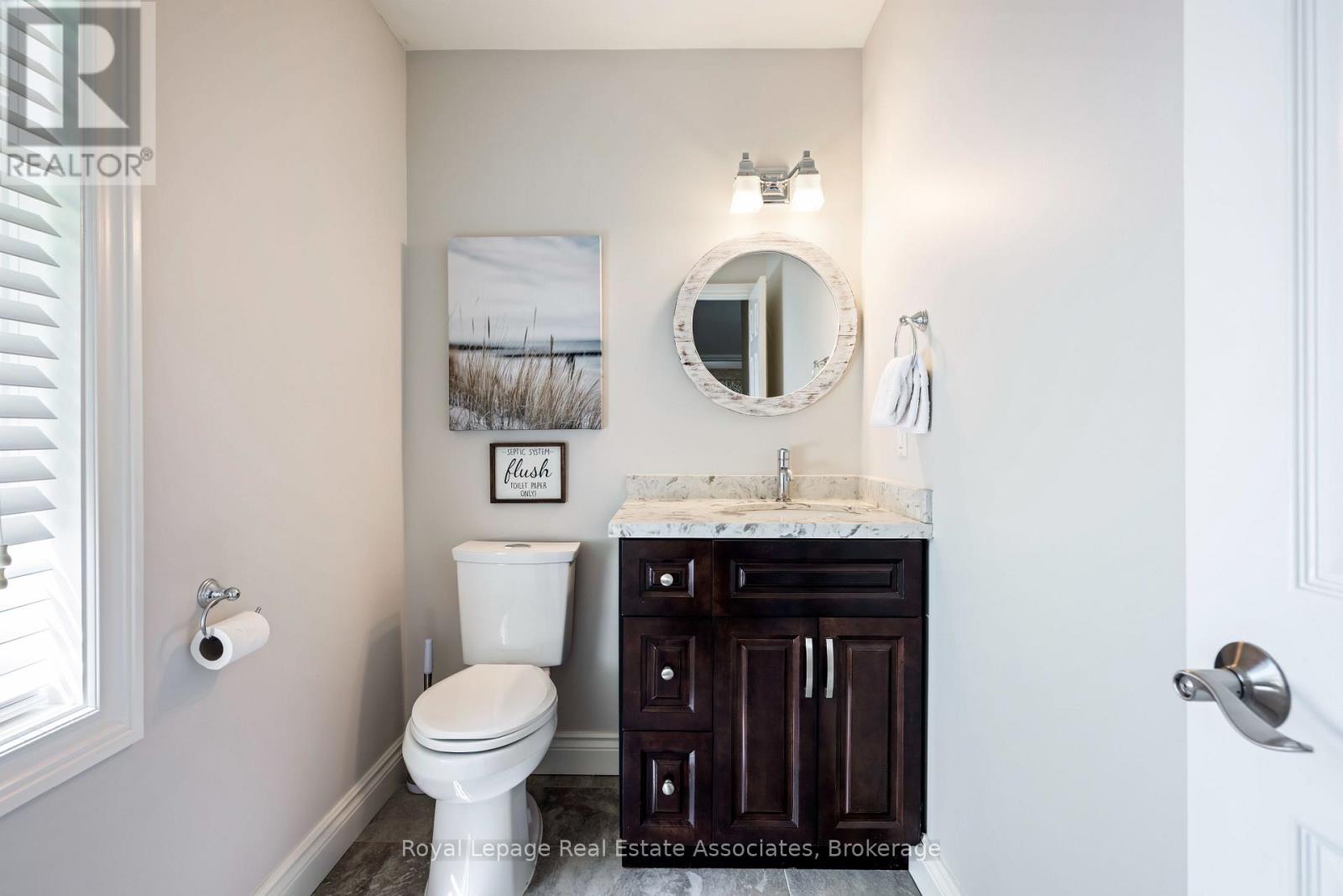 Photo 19 of 49 Wildwood Road, Halton Hills ON