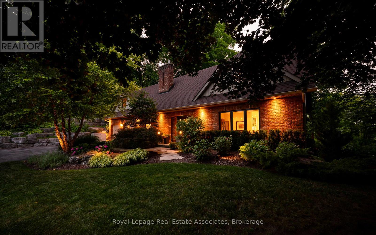 Photo 2 of 49 Wildwood Road, Halton Hills ON