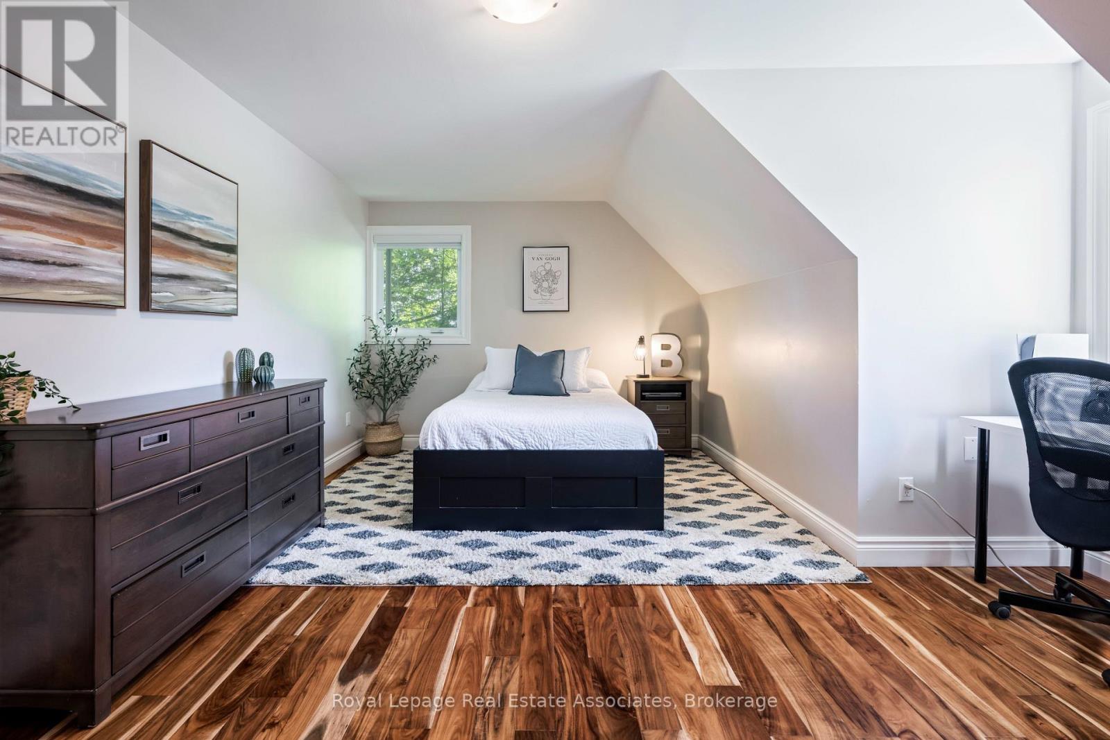 Photo 22 of 49 Wildwood Road, Halton Hills ON