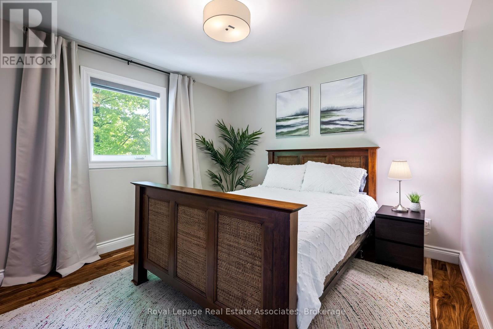 Photo 23 of 49 Wildwood Road, Halton Hills ON