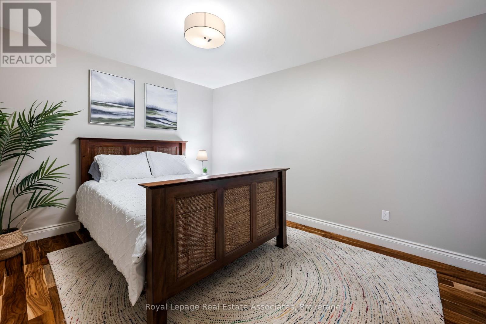 Photo 24 of 49 Wildwood Road, Halton Hills ON