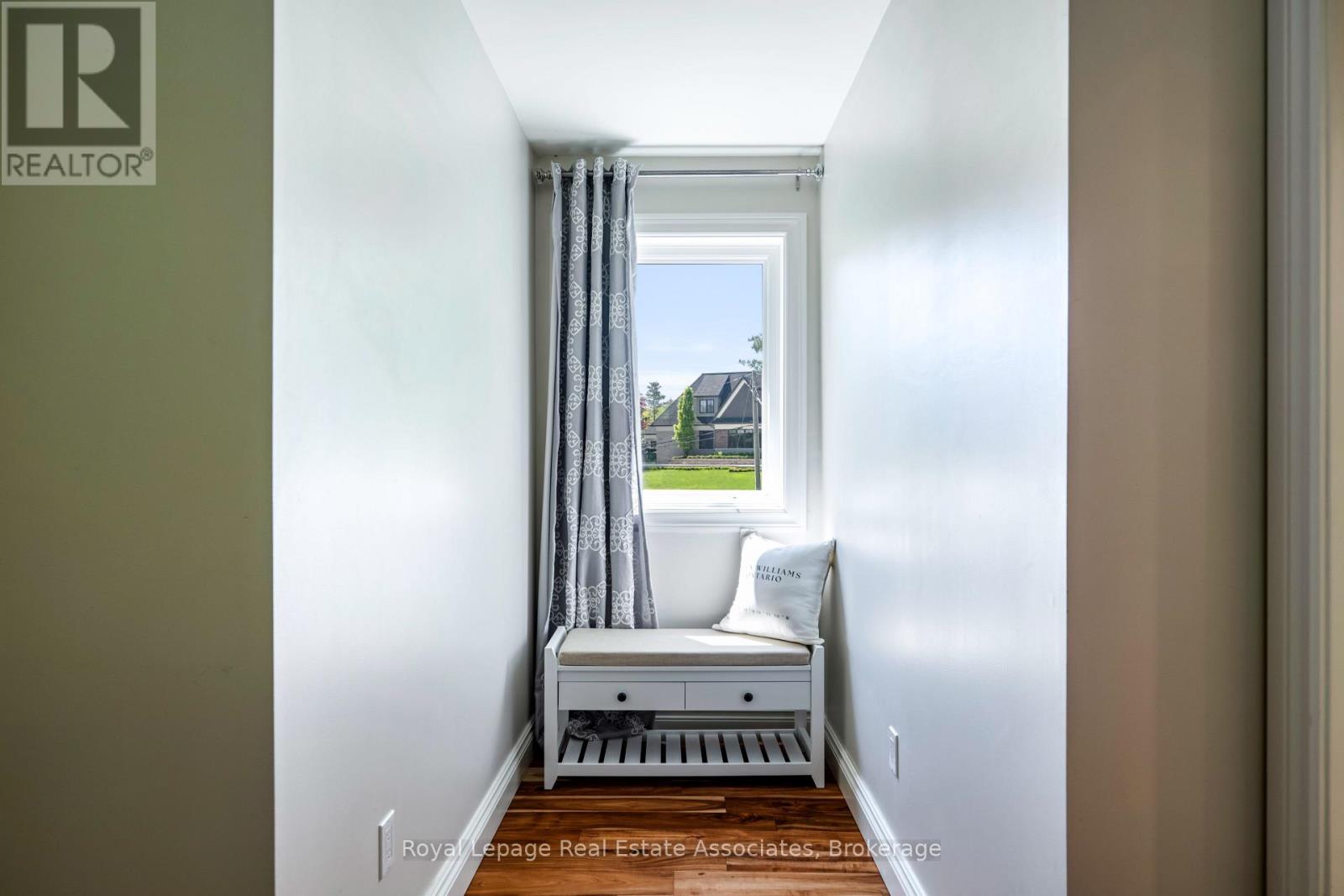 Photo 32 of 49 Wildwood Road, Halton Hills ON