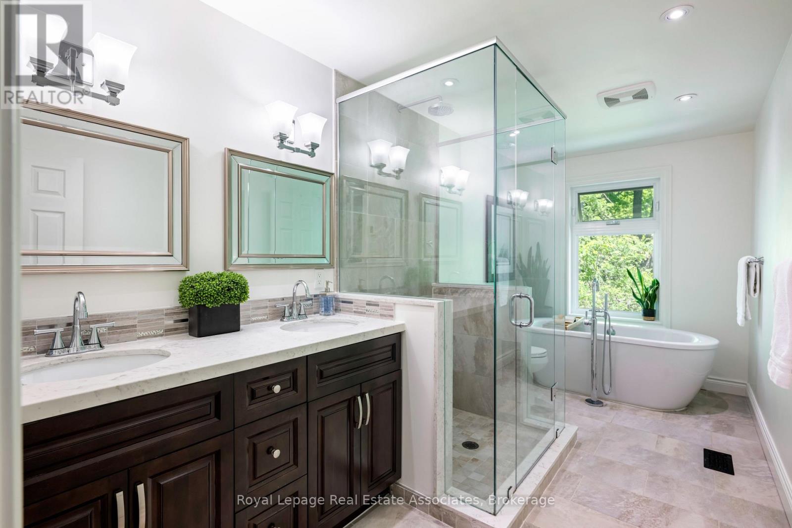 Photo 33 of 49 Wildwood Road, Halton Hills ON