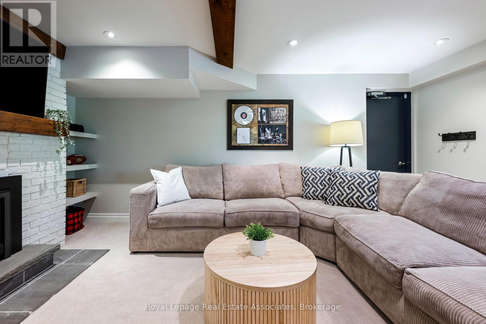 Photo 37 of 49 Wildwood Road, Halton Hills ON
