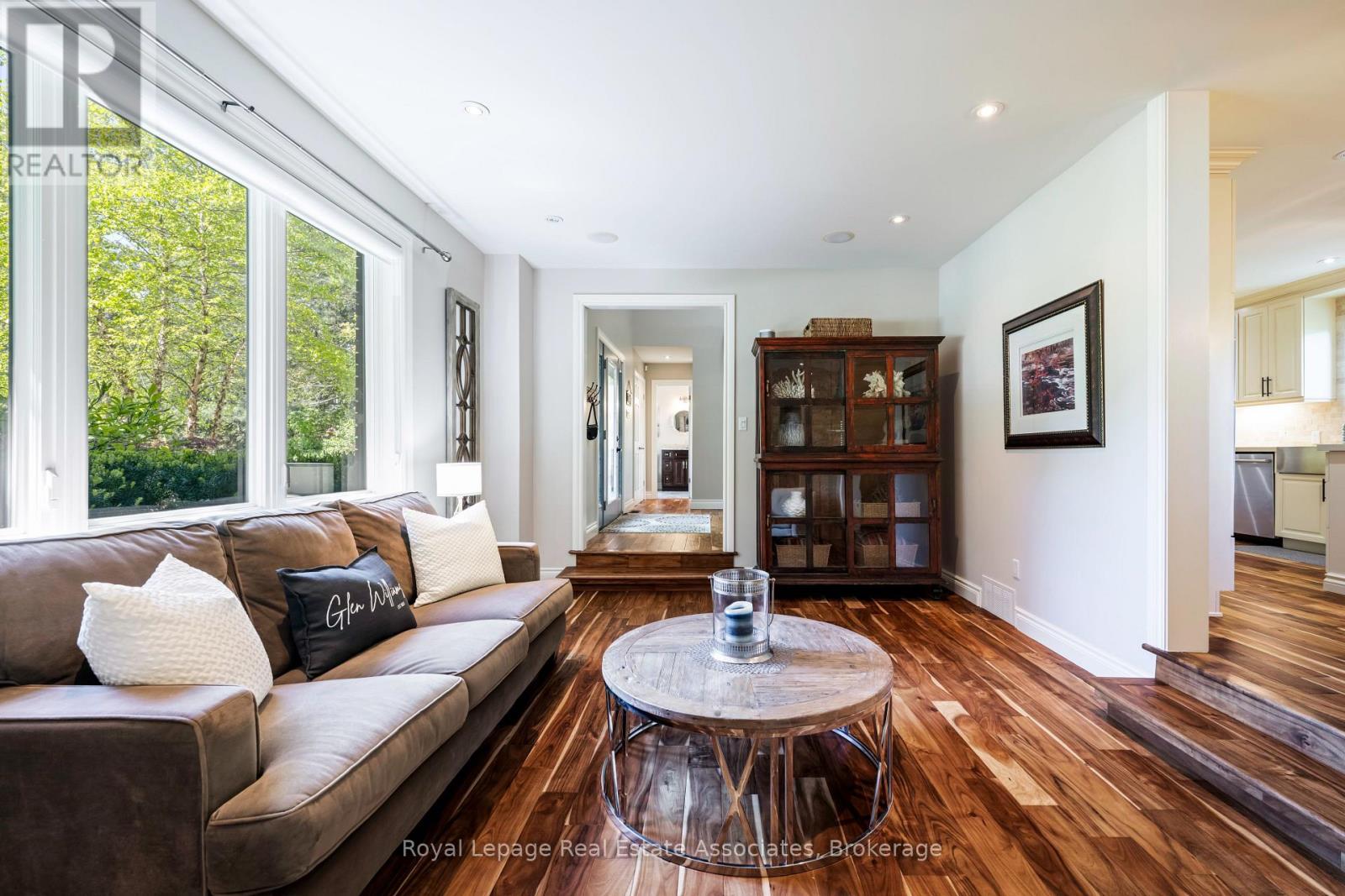Photo 7 of 49 Wildwood Road, Halton Hills ON