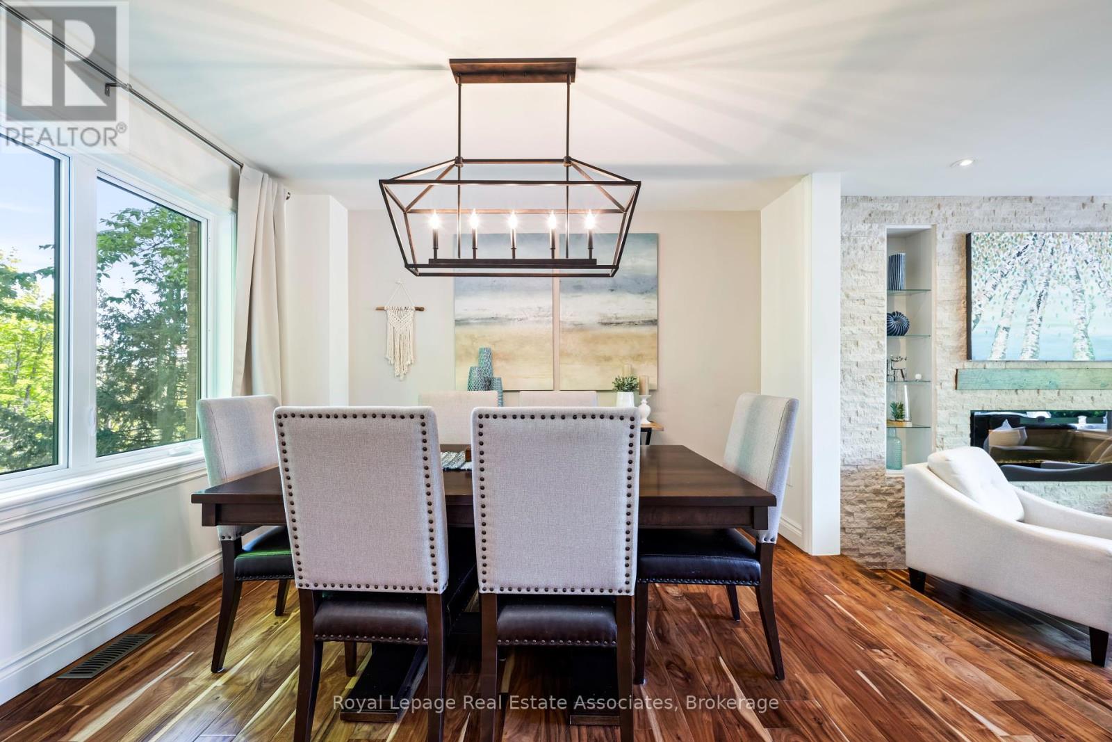 Photo 8 of 49 Wildwood Road, Halton Hills ON