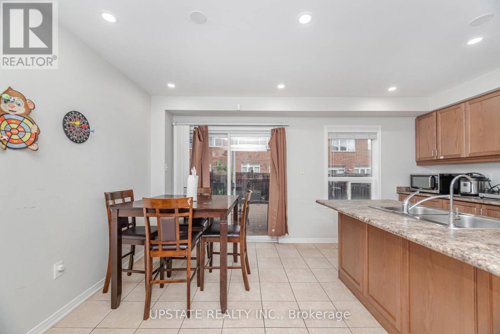 Photo 10 of 87 Sleightholme Crescent, Brampton ON