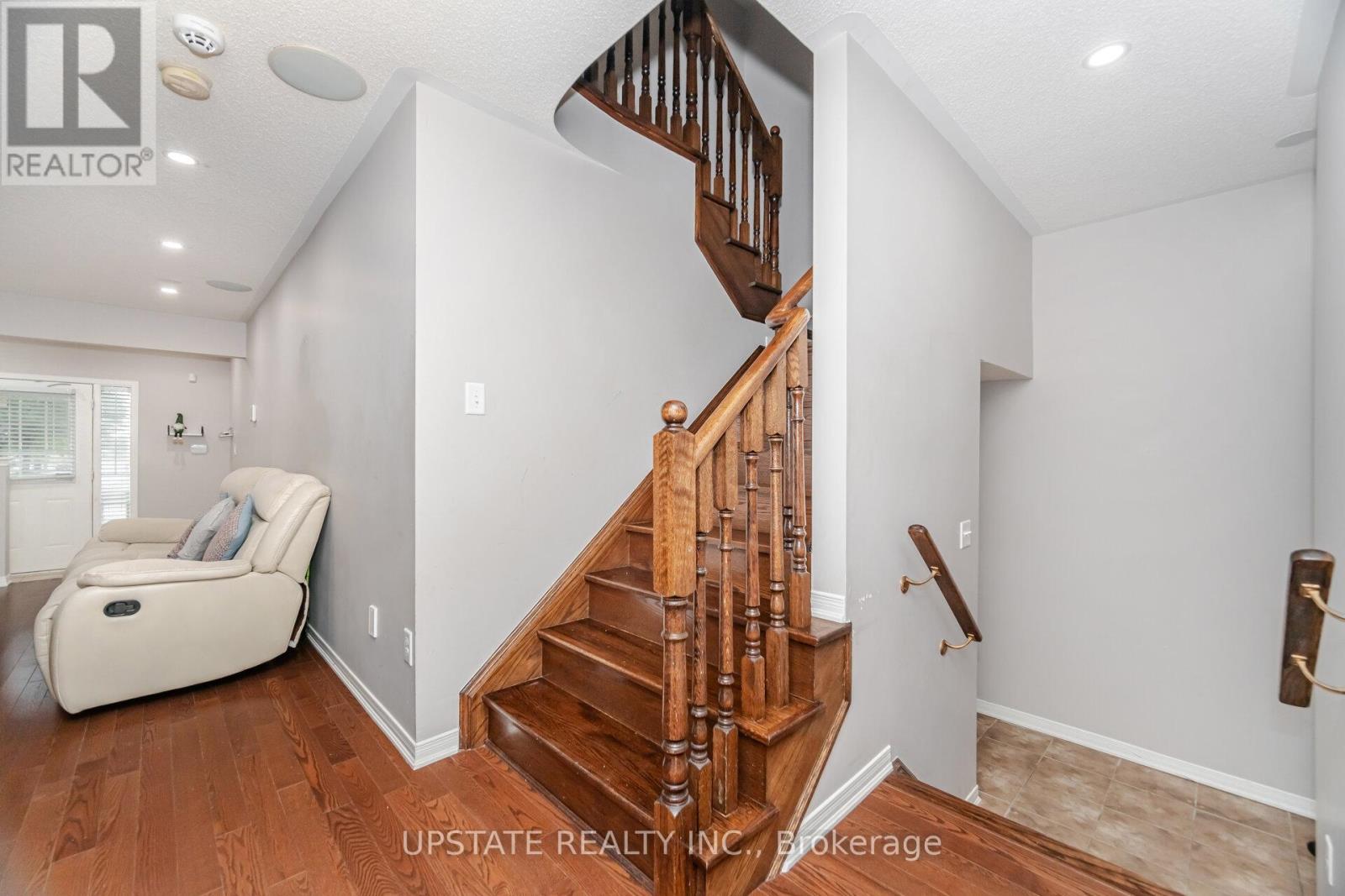 Photo 17 of 87 Sleightholme Crescent, Brampton ON