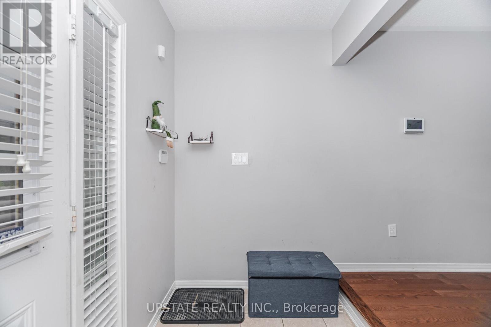 Photo 5 of 87 Sleightholme Crescent, Brampton ON