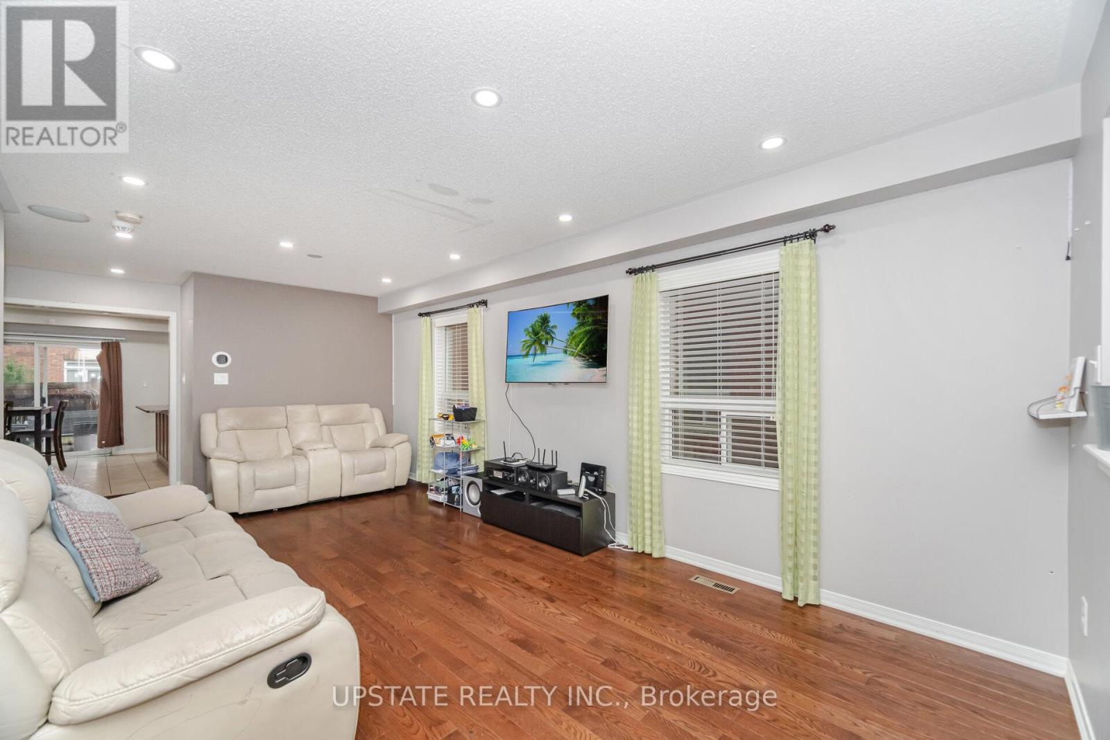 Photo 6 of 87 Sleightholme Crescent, Brampton ON