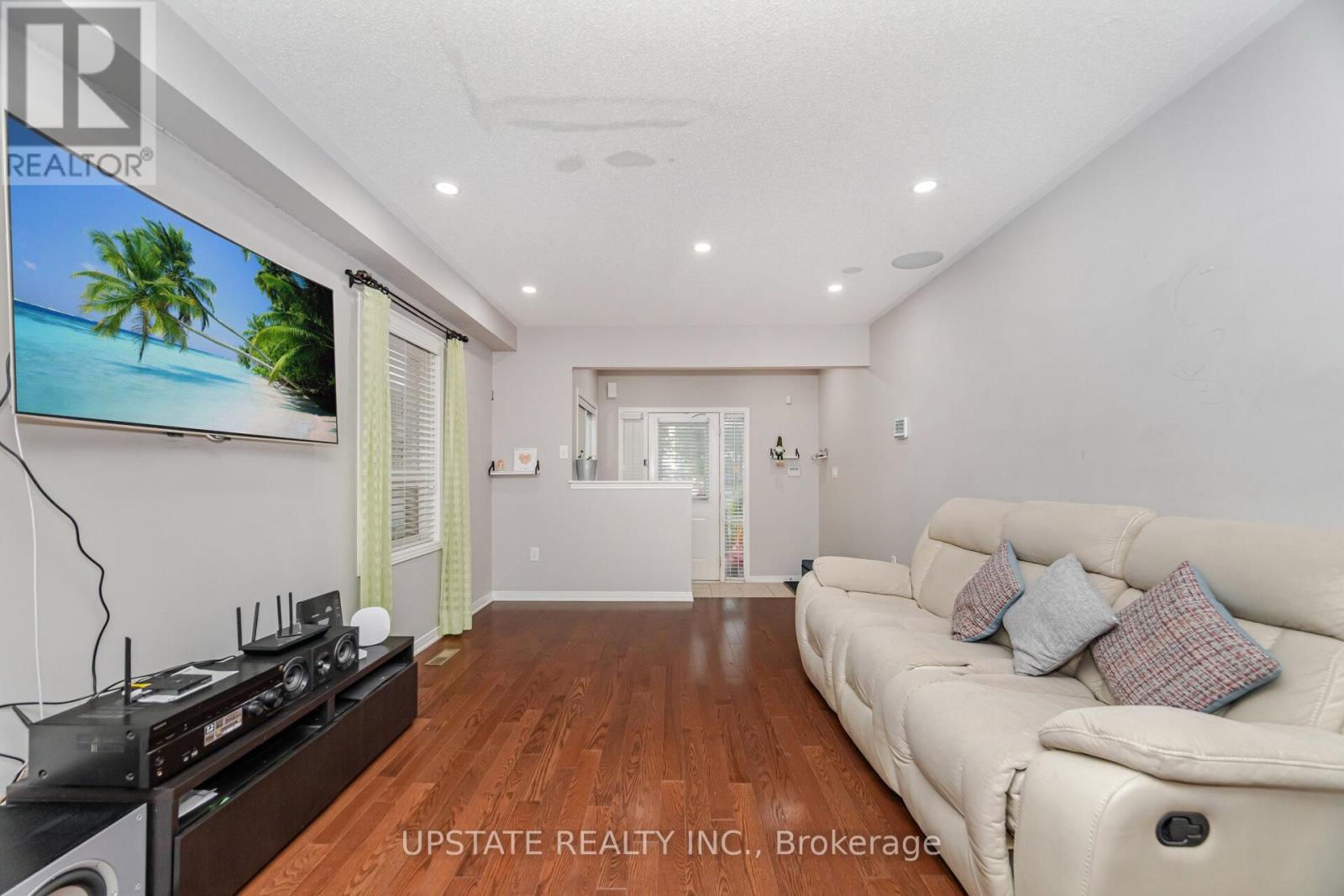 Photo 7 of 87 Sleightholme Crescent, Brampton ON