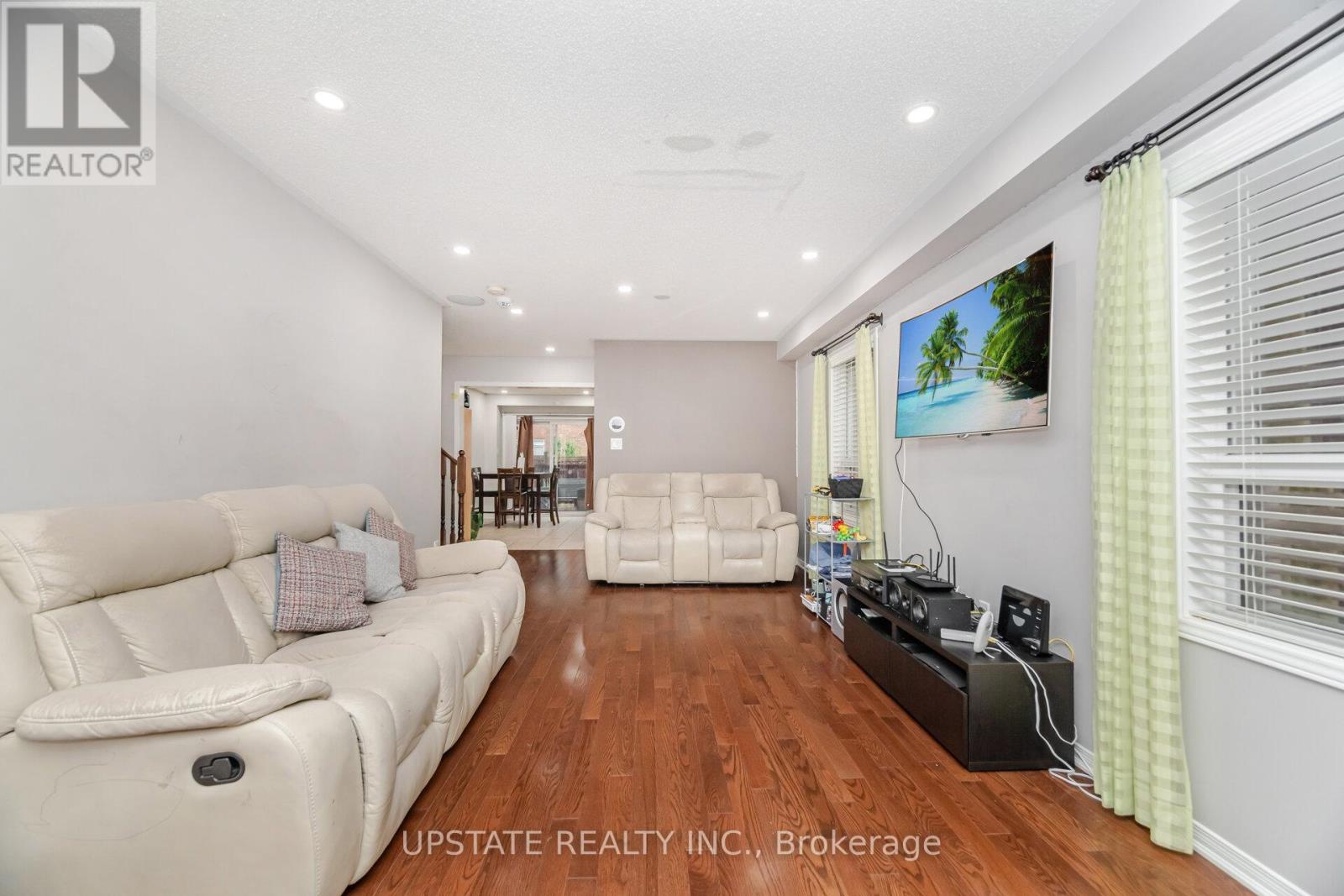 Photo 8 of 87 Sleightholme Crescent, Brampton ON