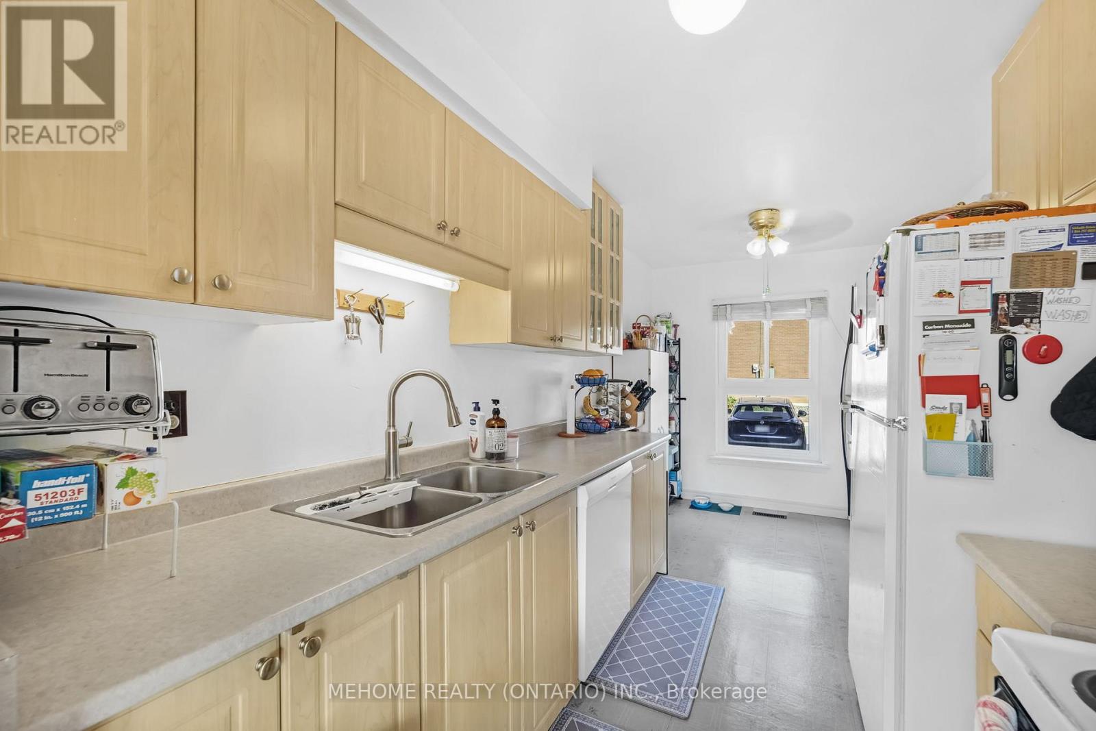 Photo 11 of 19 46 Dearbourne Boulevard, Brampton ON