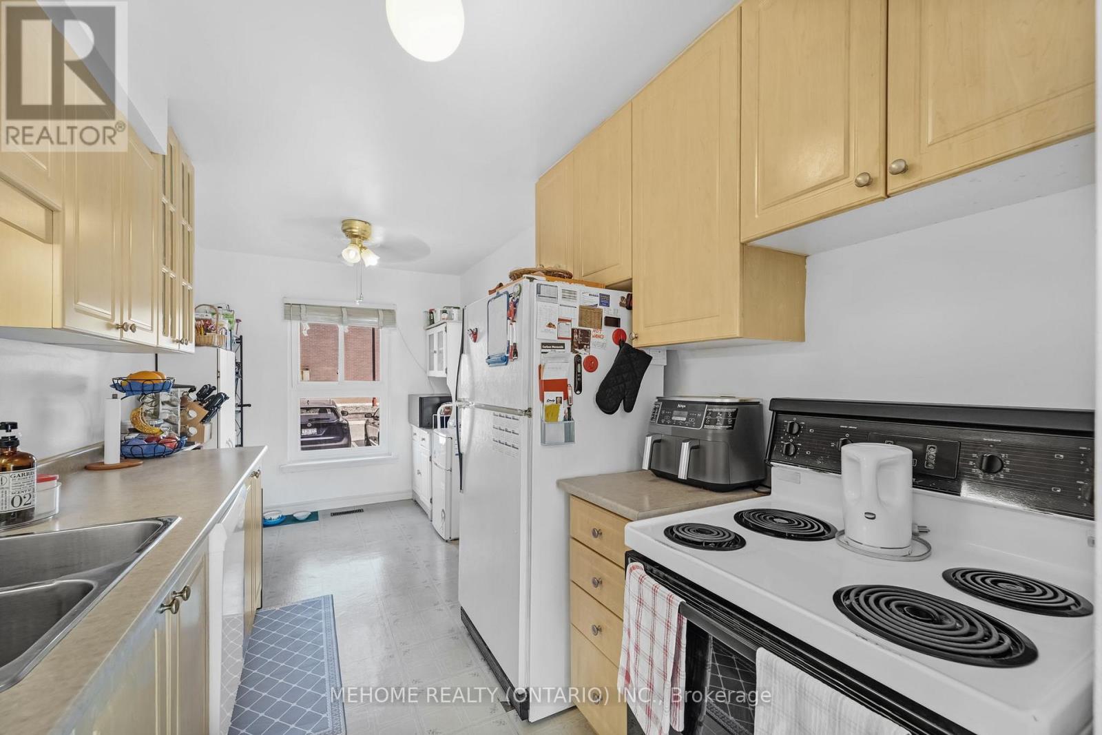 Photo 12 of 19 46 Dearbourne Boulevard, Brampton ON