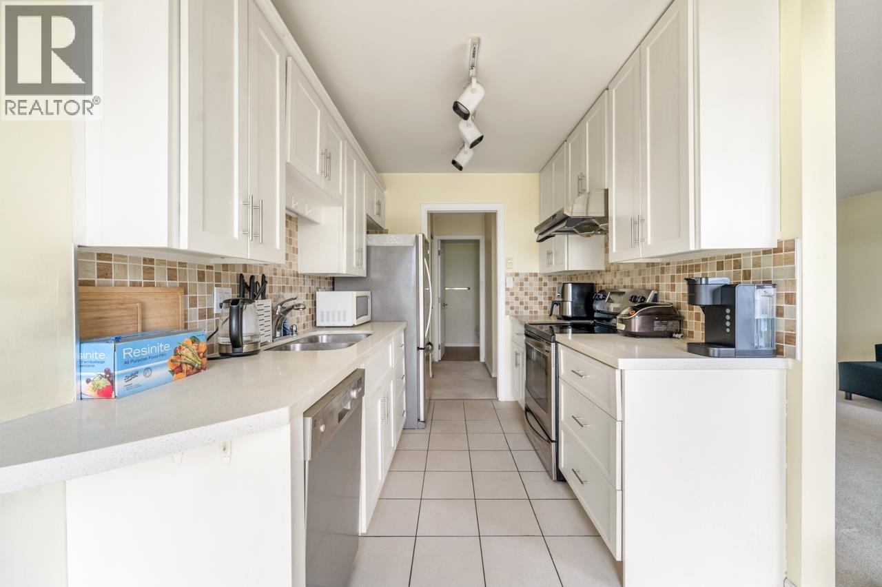 Photo 11 of 840 4825 Hazel Street, Burnaby BC