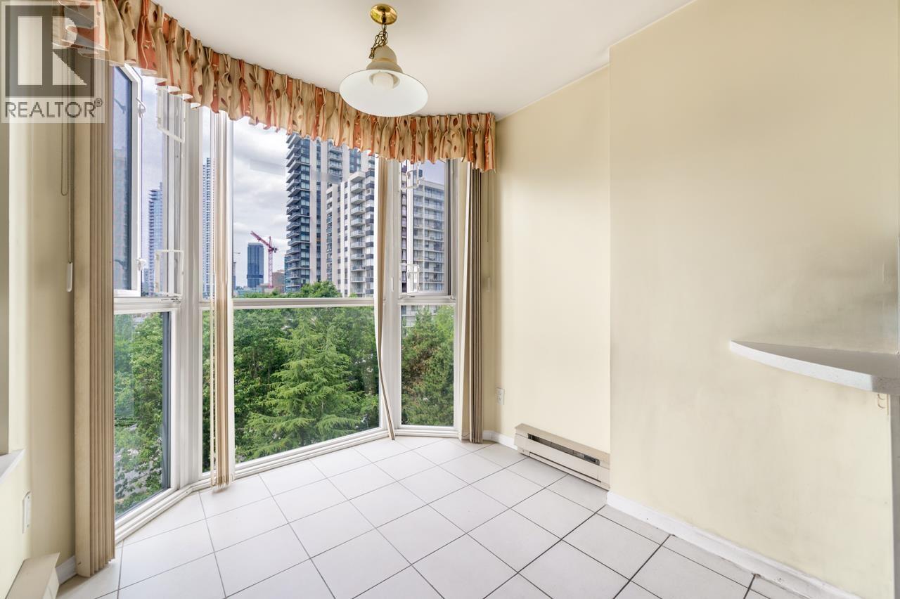 Photo 13 of 840 4825 Hazel Street, Burnaby BC